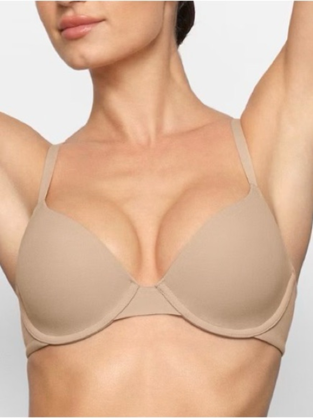 NWT SKIMS FITS EVERYBODY
T-Shirt Bra Clay 42d